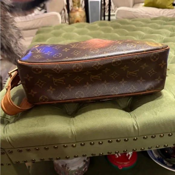 Louis Vuitton Cite Bag - Picture 7 of 8